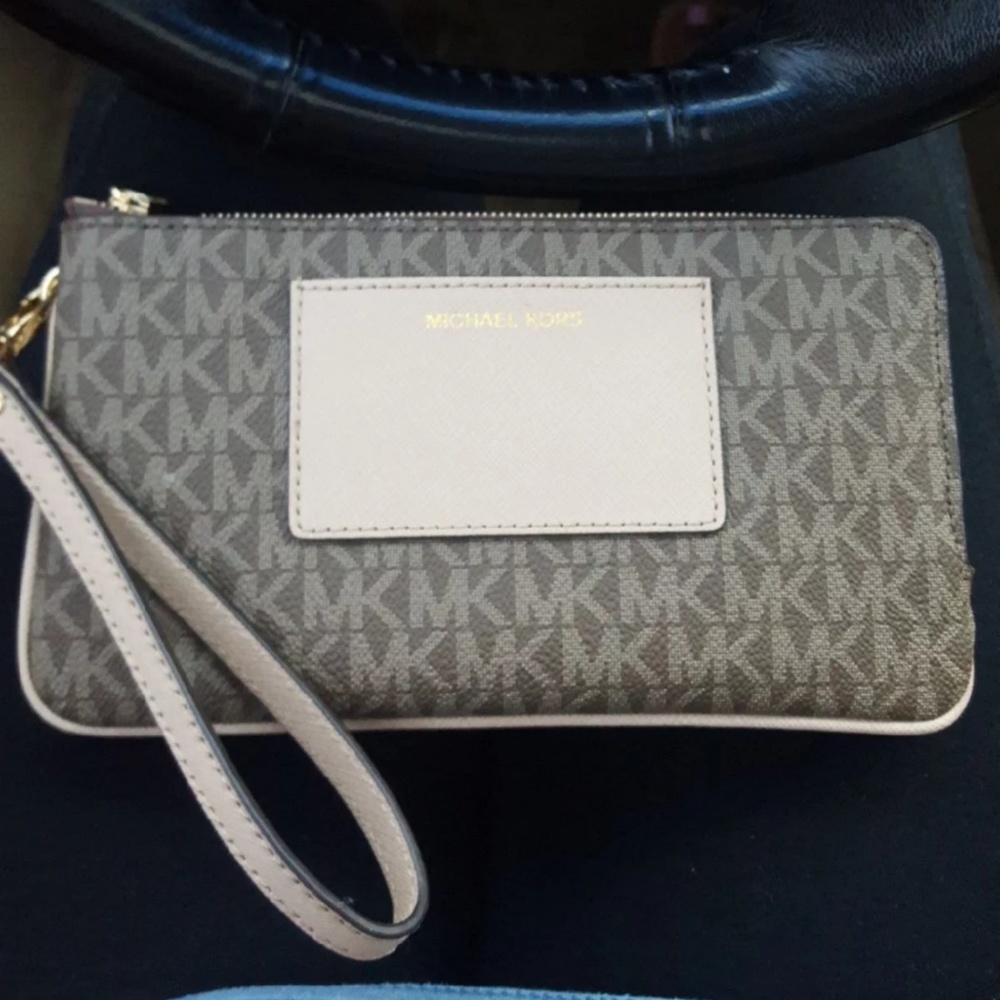 Michael Kors wristlet wallet
